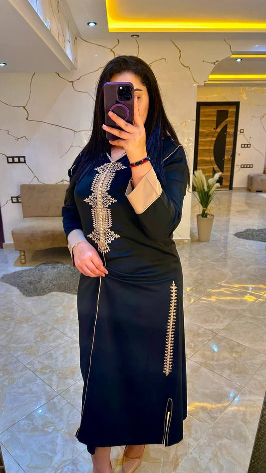 ✨ جلابة كريب مطروزة بالفخامة المغربية